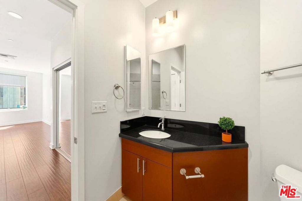 3810 Wilshire Boulevard 605 Property Photo 19