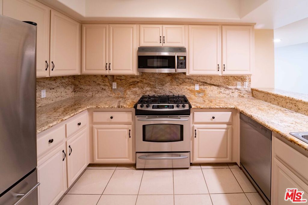 12011 Goshen Avenue 202 Property Photo 4