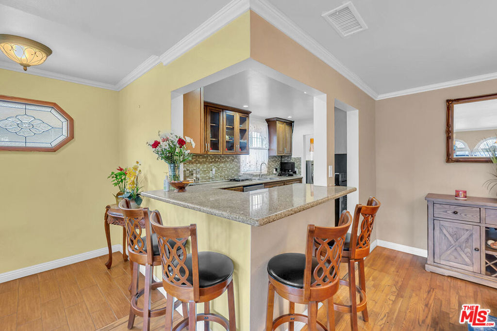 2116 W 107th Street Property Photo 5
