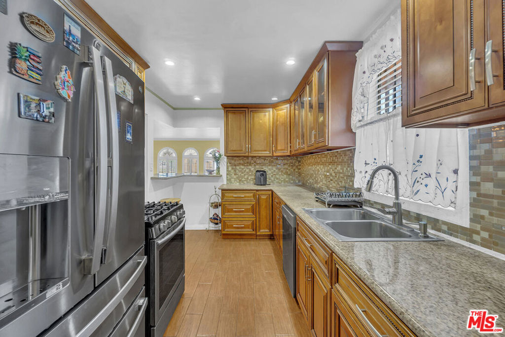2116 W 107th Street Property Photo 10