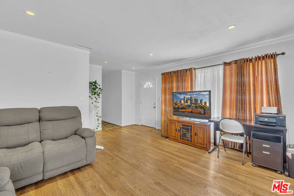 2116 W 107th Street Property Photo 19