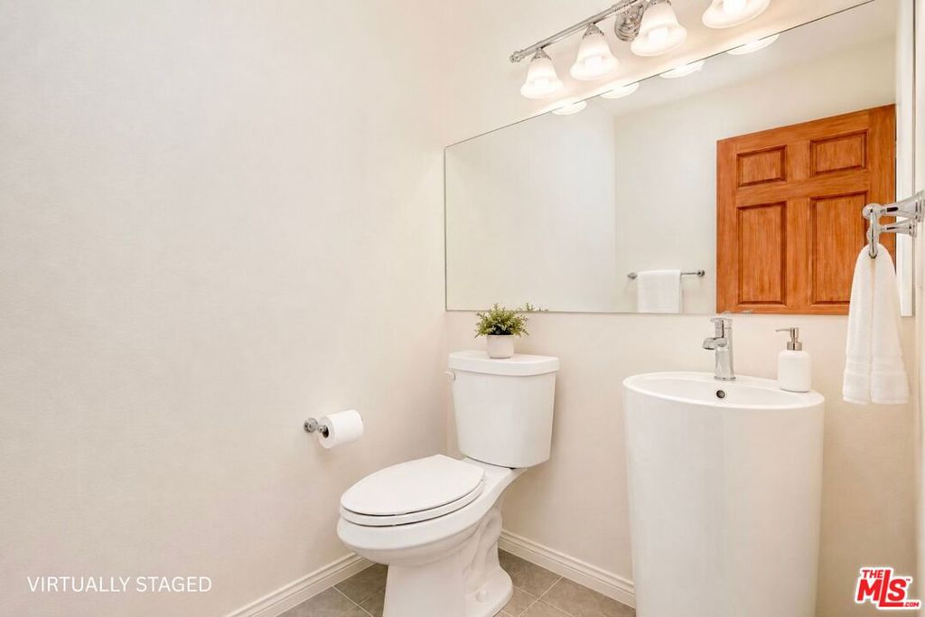 16040 W Sunset Boulevard 308 Property Photo 6