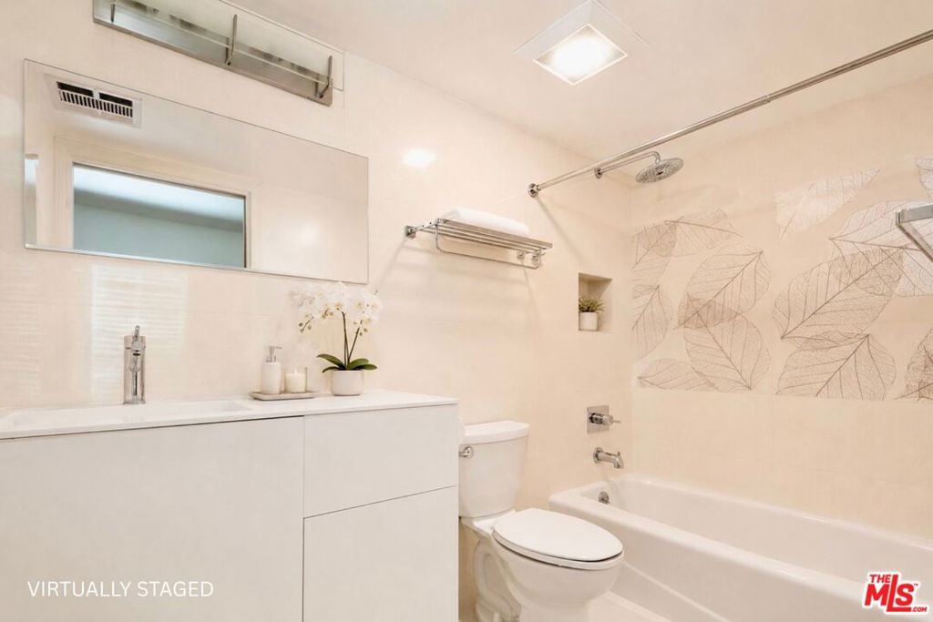 16040 W Sunset Boulevard 308 Property Photo 9