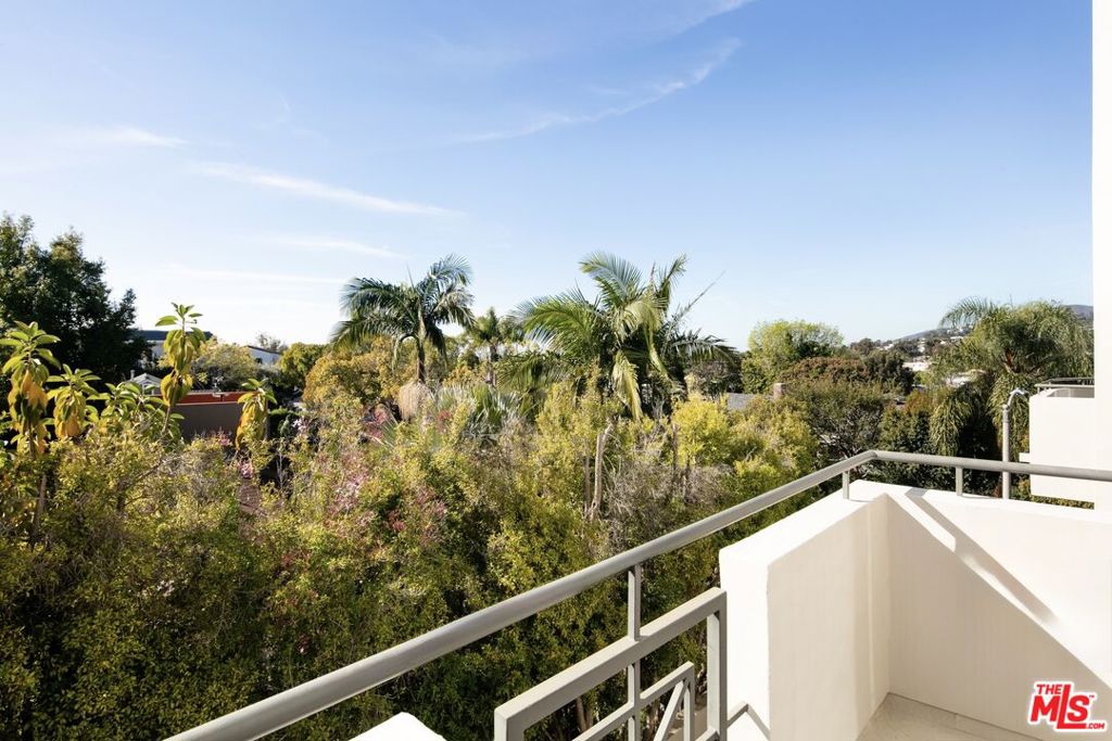 16040 W Sunset Boulevard 308 Property Photo 13