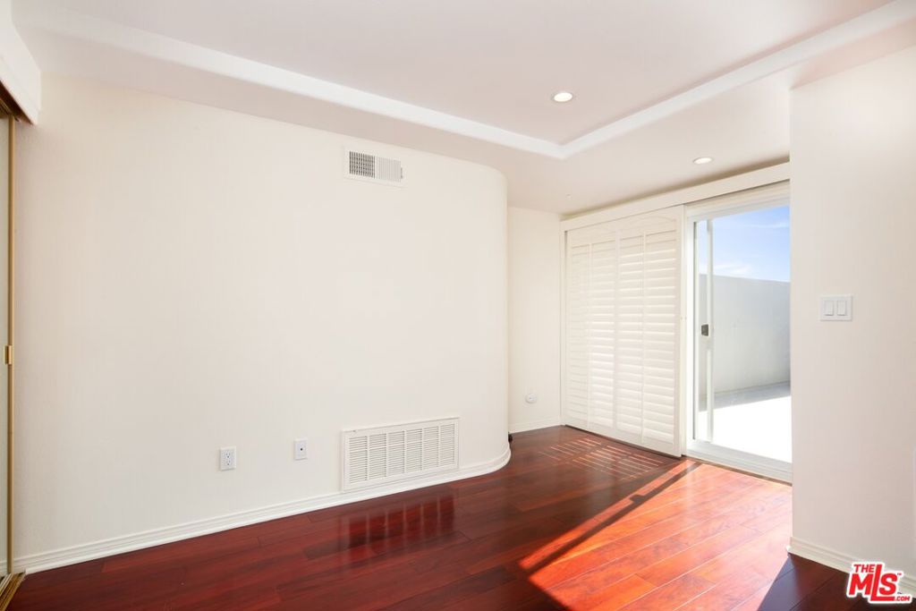 16040 W Sunset Boulevard 308 Property Photo 17