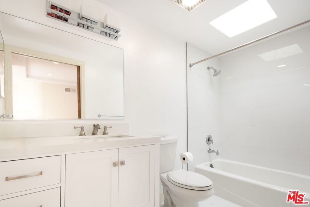16040 W Sunset Boulevard 308 Property Photo 18