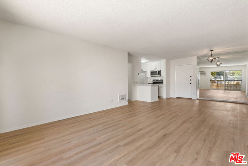 18307 Burbank Boulevard 118 Property Photo 3