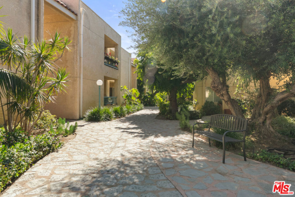 18307 Burbank Boulevard 118 Property Photo 11