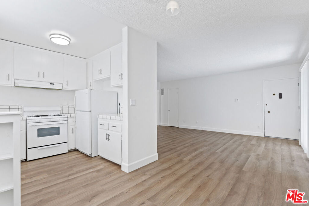 3625 Mentone Avenue Property Photo 2