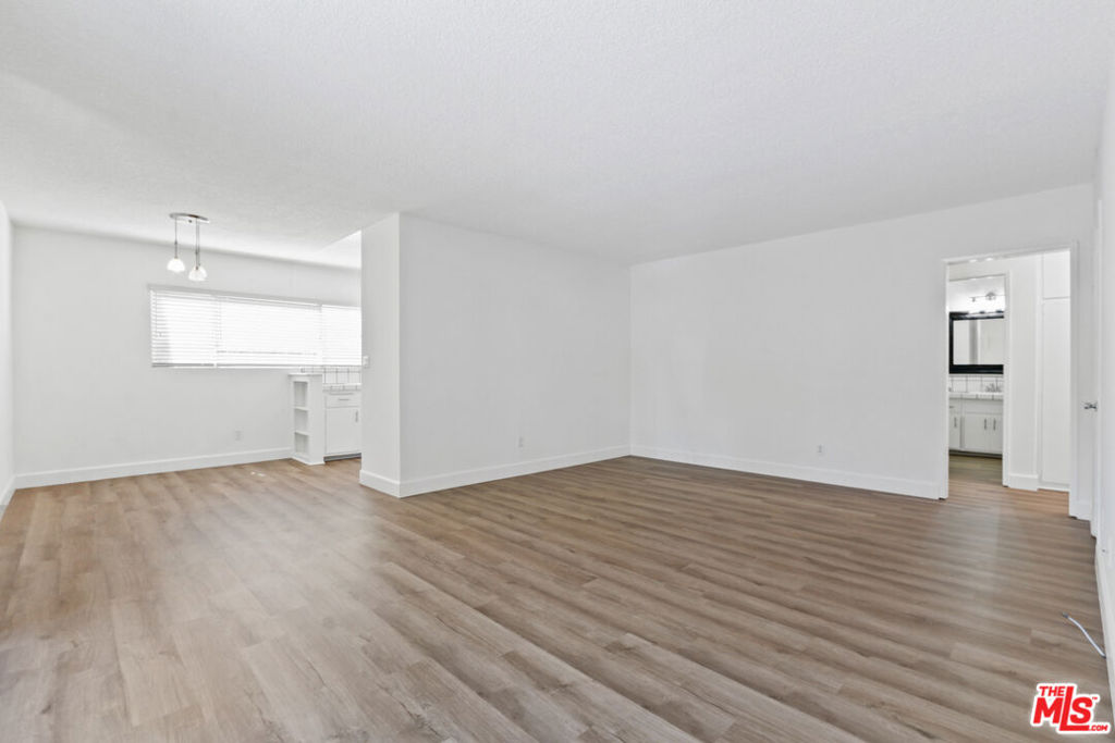 3625 Mentone Avenue Property Photo 5