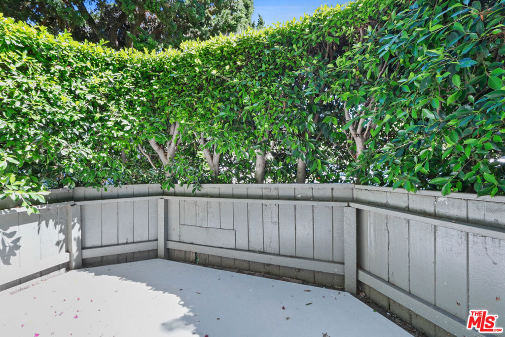 3625 Mentone Avenue Property Photo 6