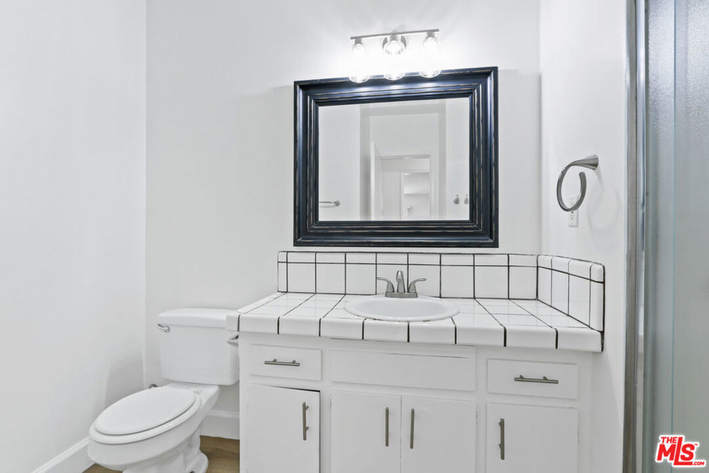 3625 Mentone Avenue Property Photo 7