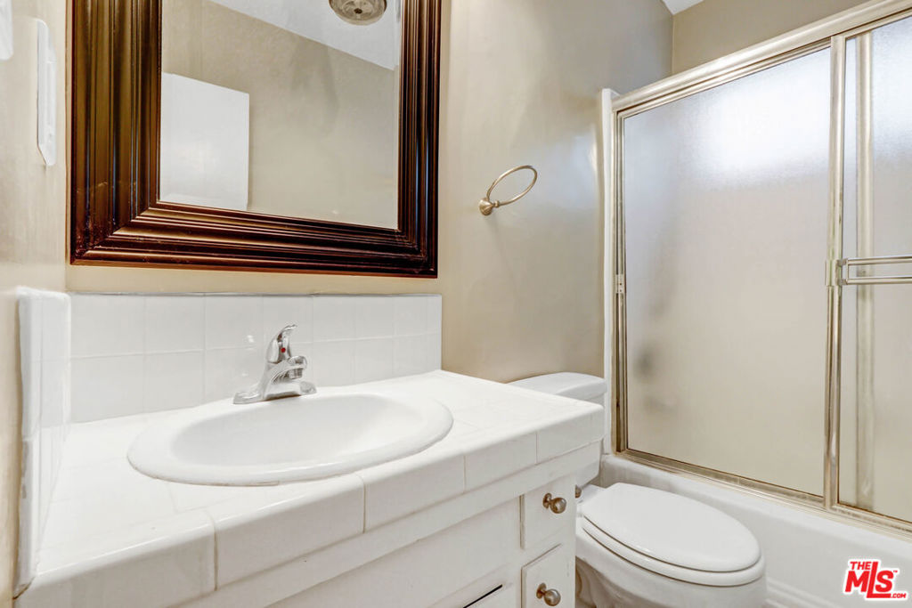 3625 Mentone Avenue Property Photo 11