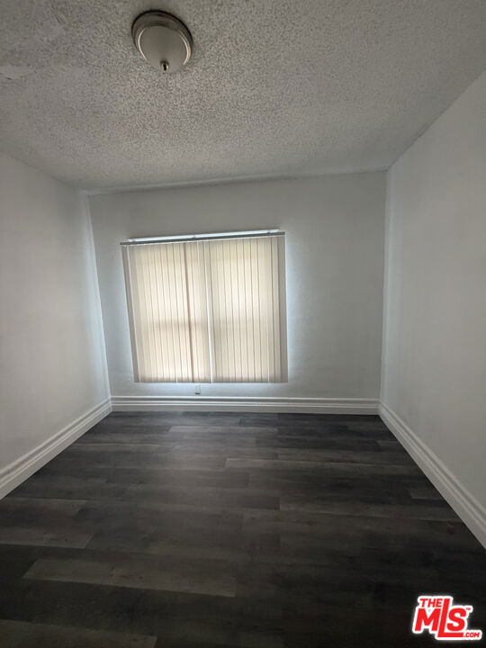 3925 S Normandie Avenue Property Photo 6