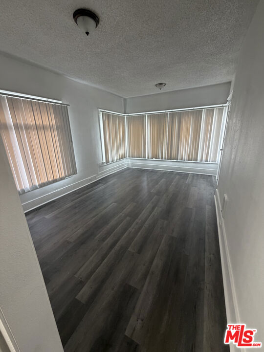 3925 S Normandie Avenue Property Photo 10