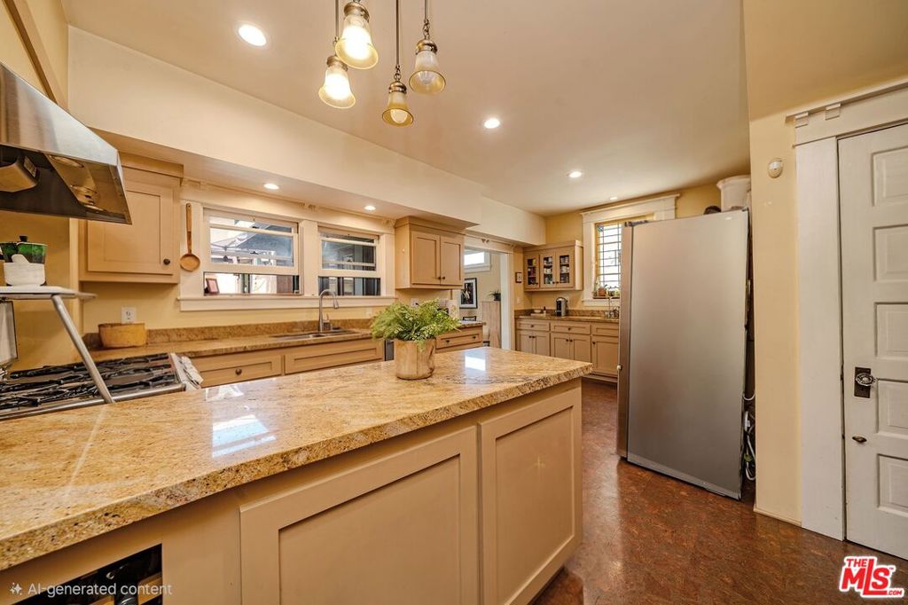 163 S Kingsley Drive Property Photo 10