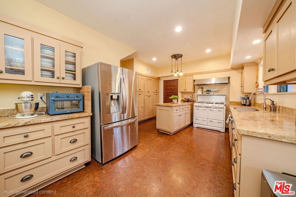163 S Kingsley Drive Property Photo 12