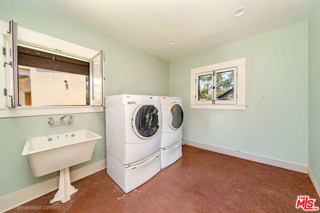 163 S Kingsley Drive Property Photo 20