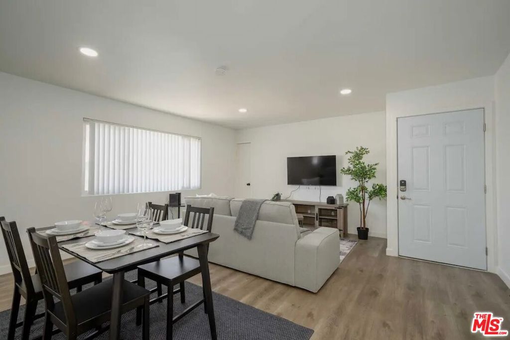 2417 S Budlong Avenue 4 Property Photo 1