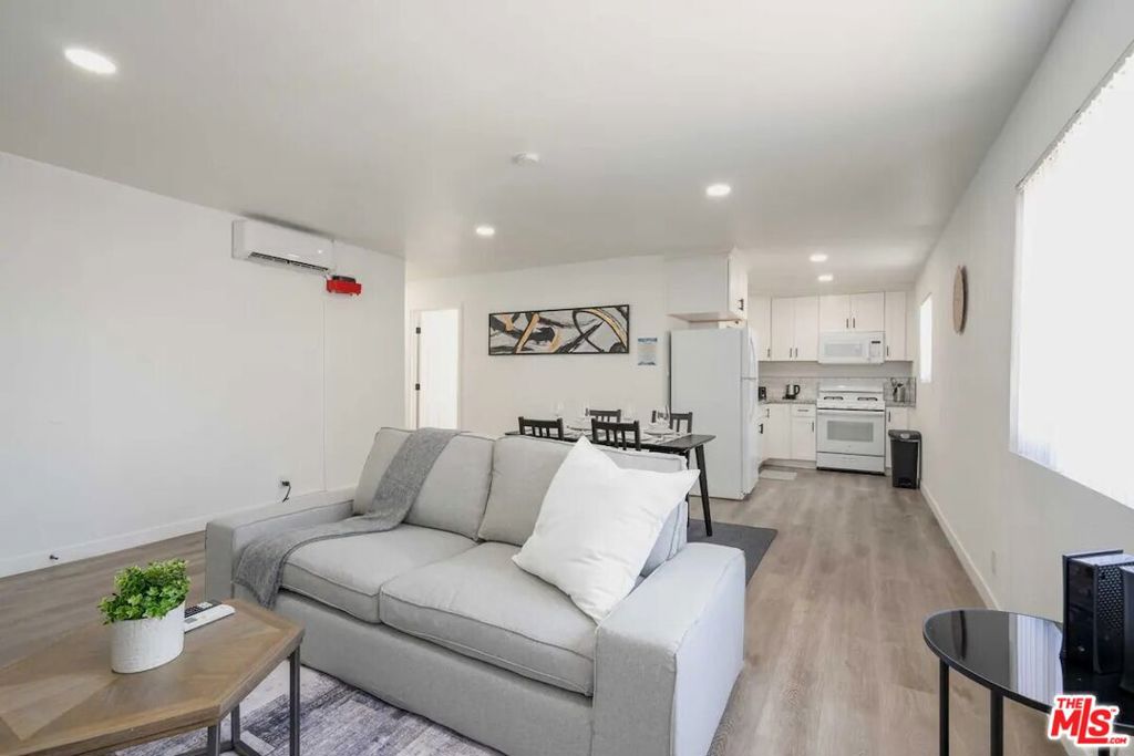 2417 S Budlong Avenue 4 Property Photo 6