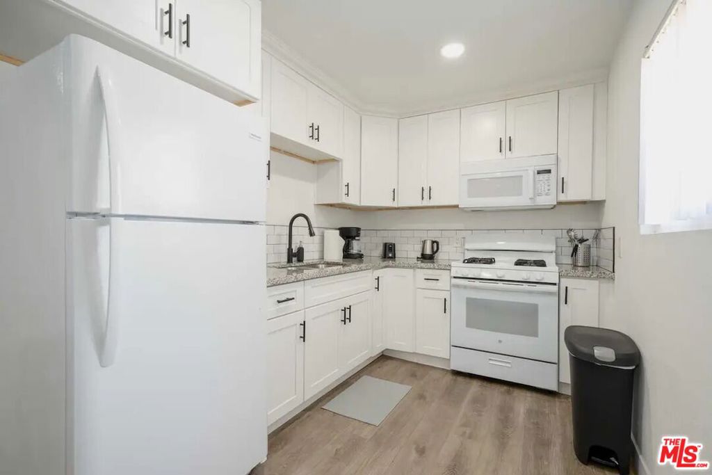 2417 S Budlong Avenue 4 Property Photo 7