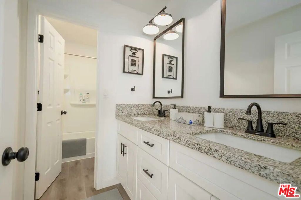 2417 S Budlong Avenue 4 Property Photo 10