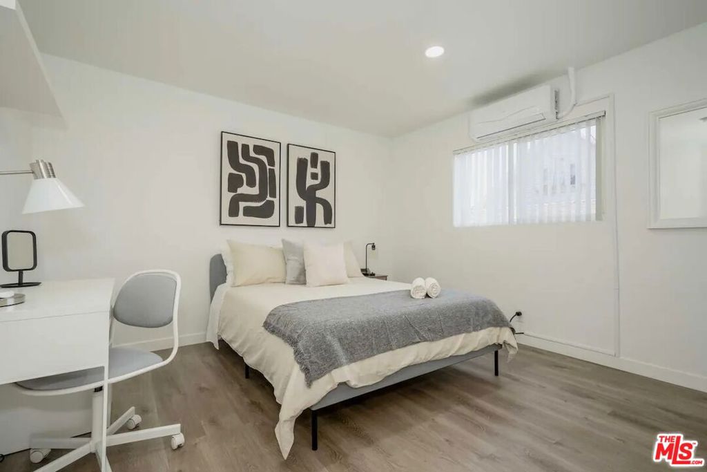 2417 S Budlong Avenue 4 Property Photo 12