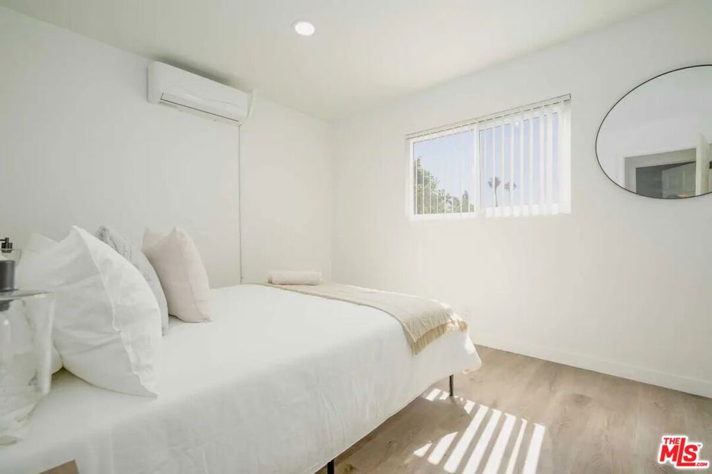 2417 S Budlong Avenue 4 Property Photo 19
