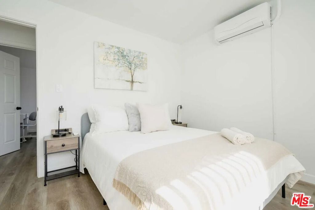 2417 S Budlong Avenue 4 Property Photo 20