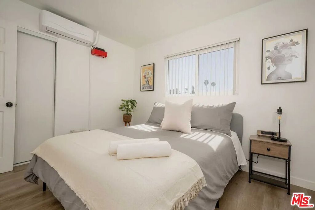 2417 S Budlong Avenue 4 Property Photo 23