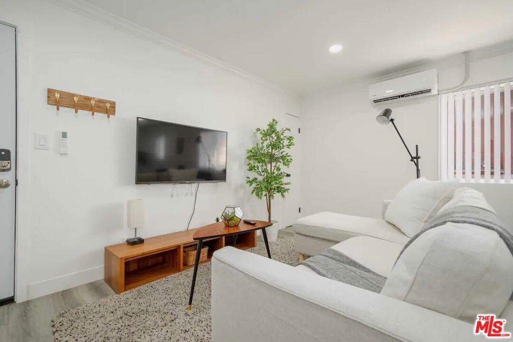 2417 S Budlong Avenue 3 Property Photo 2