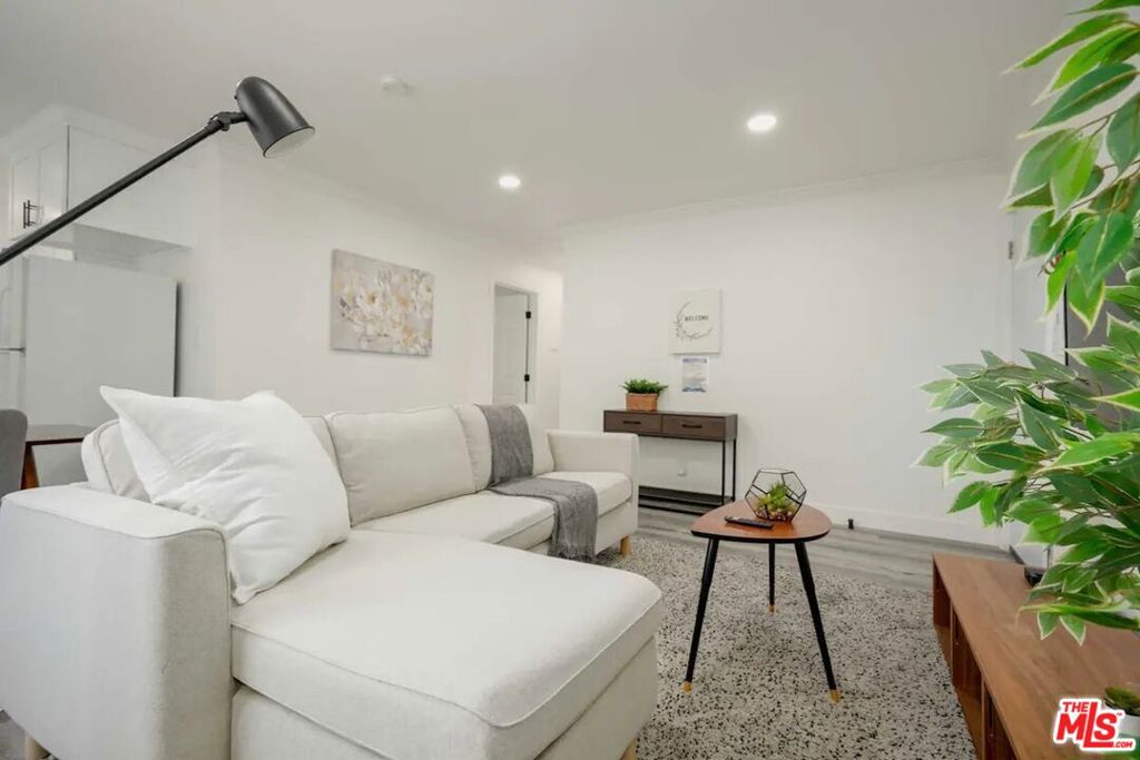 2417 S Budlong Avenue 3 Property Photo 4