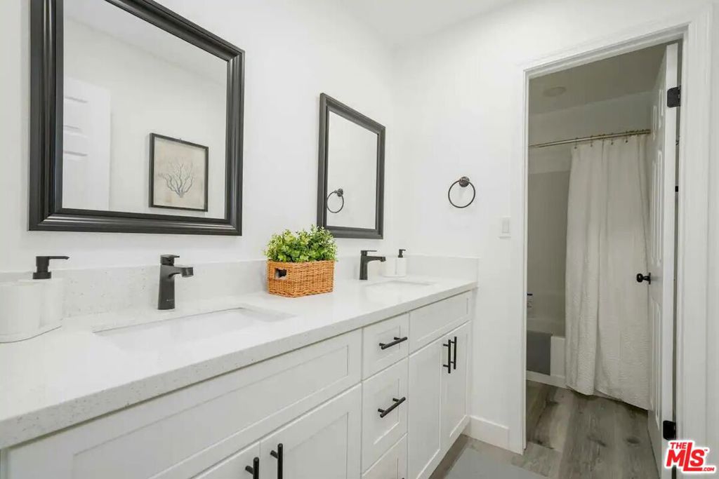 2417 S Budlong Avenue 3 Property Photo 10
