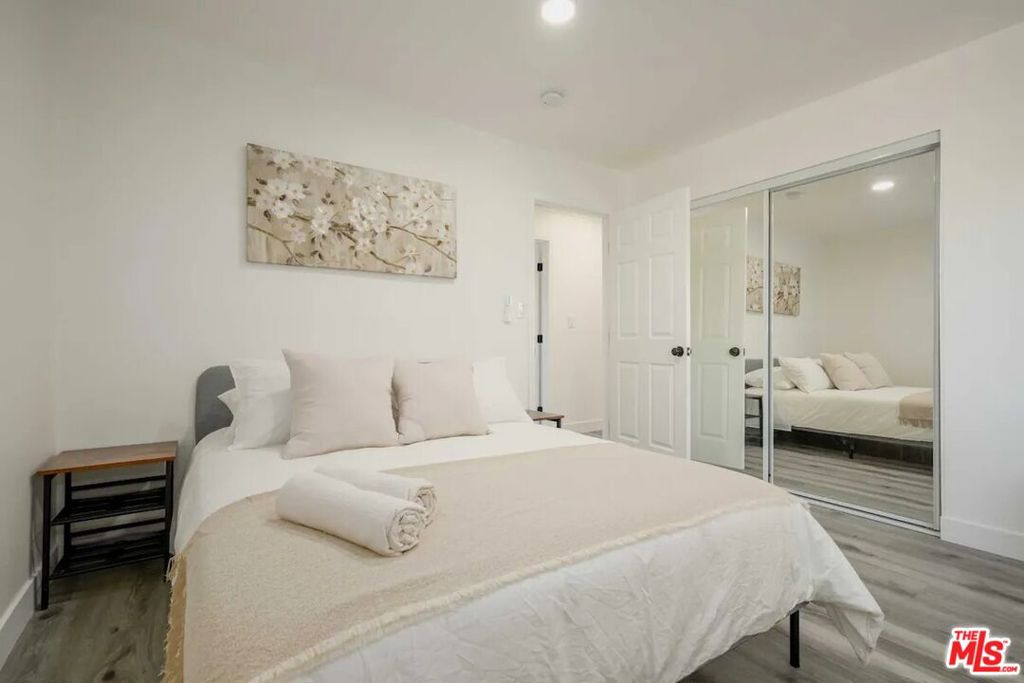 2417 S Budlong Avenue 3 Property Photo 14