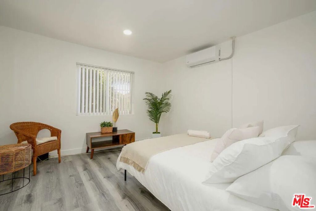 2417 S Budlong Avenue 3 Property Photo 16