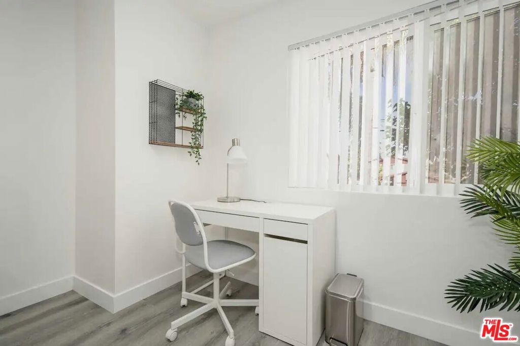 2417 S Budlong Avenue 3 Property Photo 20