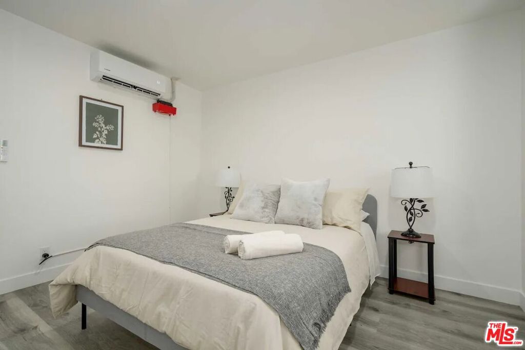 2417 S Budlong Avenue 3 Property Photo 21