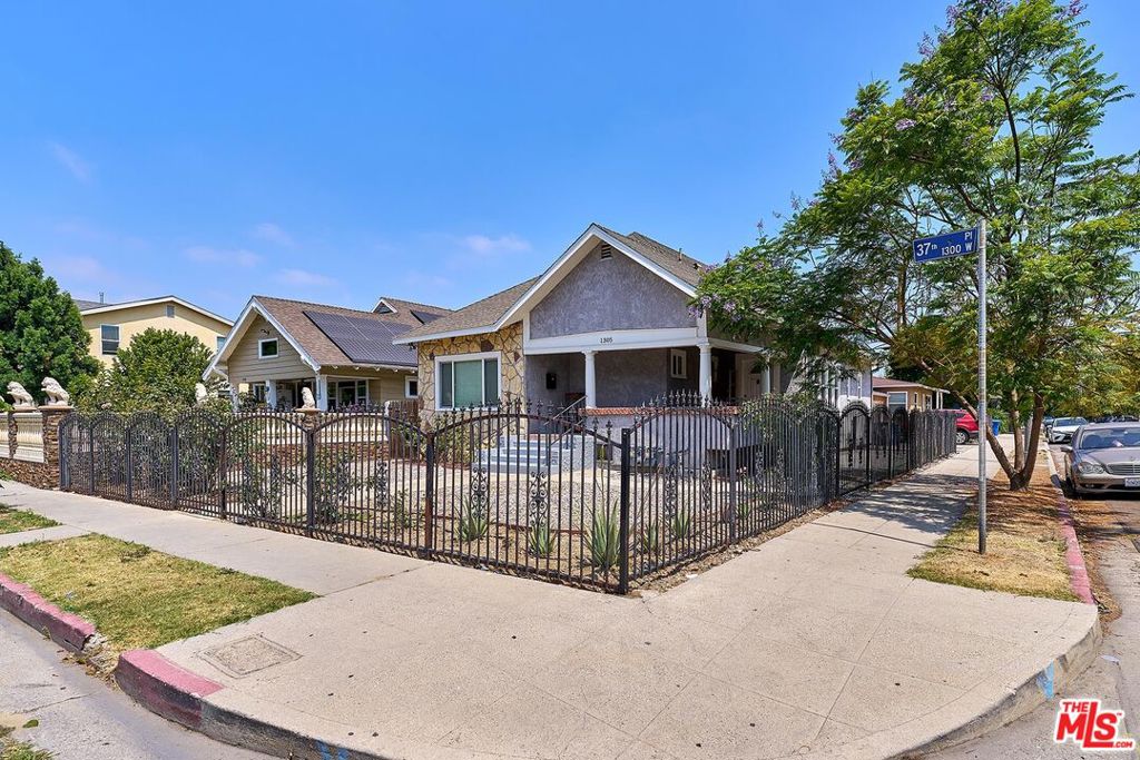 1305 W 37th Place Property Photo 1