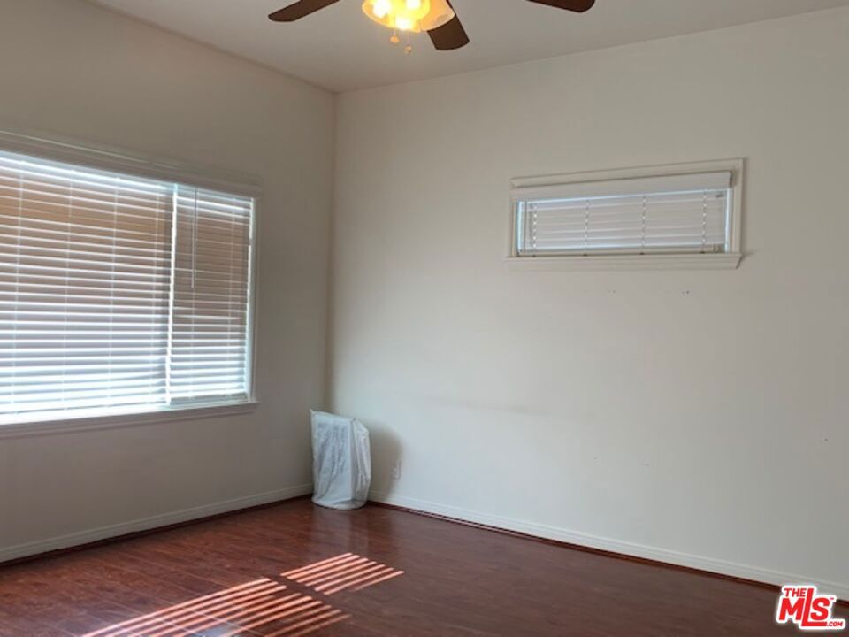 1305 W 37th Place Property Photo 10