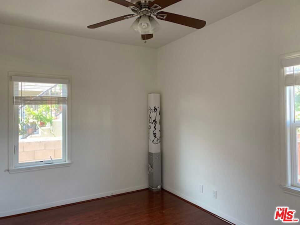 1305 W 37th Place Property Photo 15