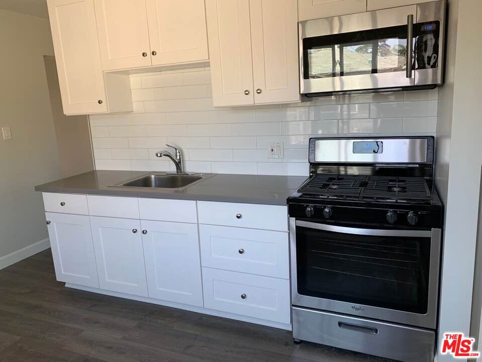 1305 W 37th Place Property Photo 18
