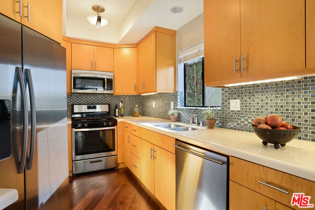 832 Palm Avenue 105 Property Photo 5