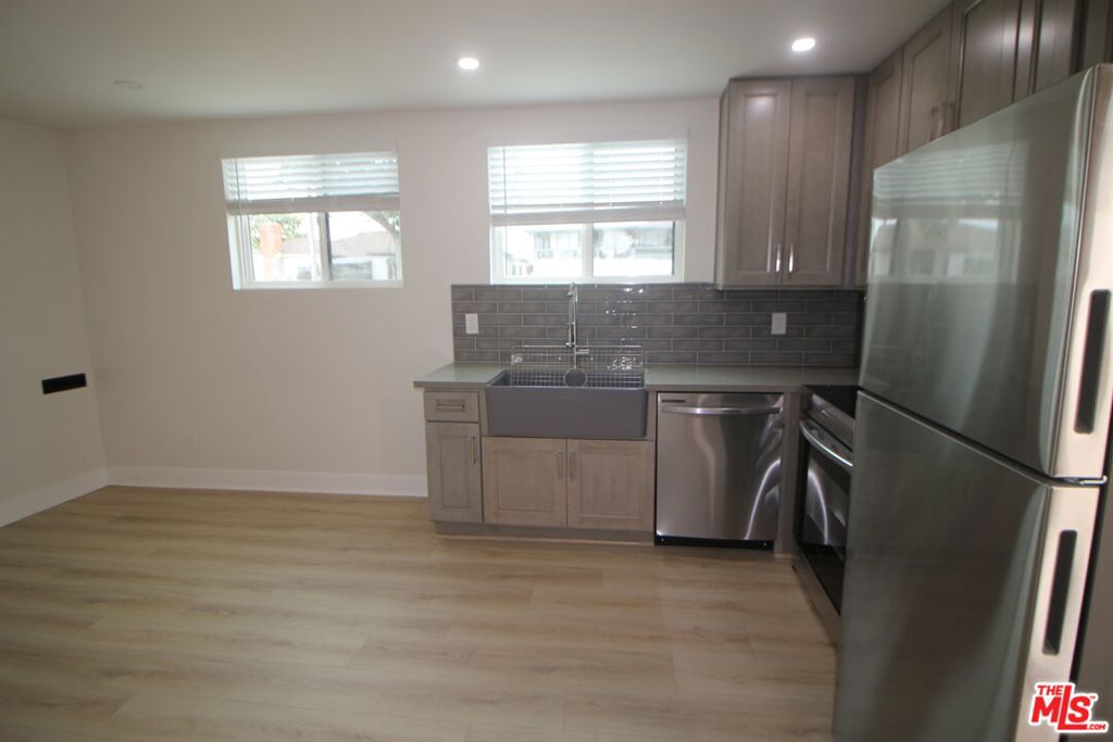 26833353 Property Photo 2