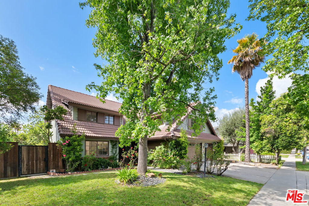 26926 De Berry Drive Property Photo 1