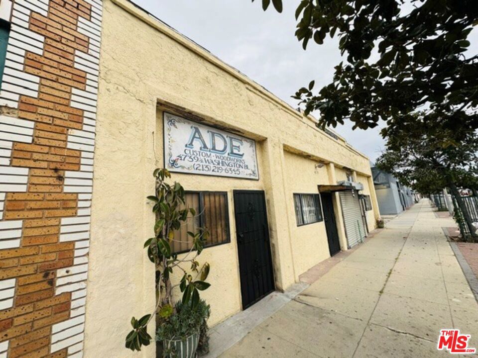4739 W Washington Boulevard Property Photo 2