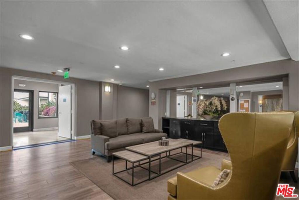 838 Pine Avenue 506 Property Photo 1