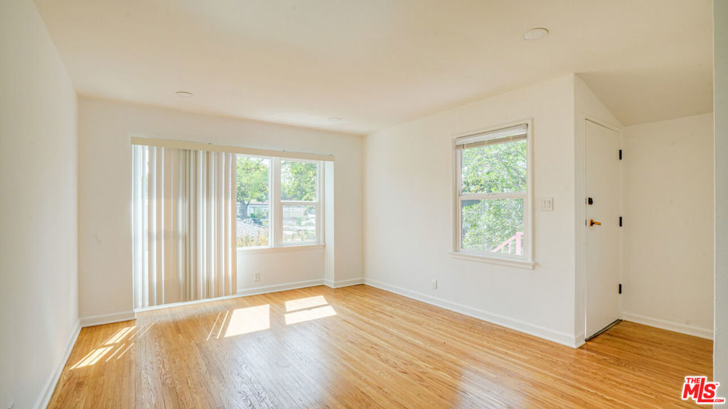 331 W Windsor Road Property Photo 15