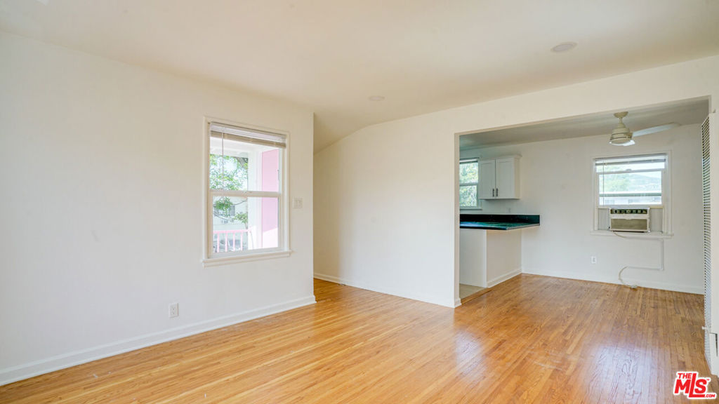 331 W Windsor Road Property Photo 16
