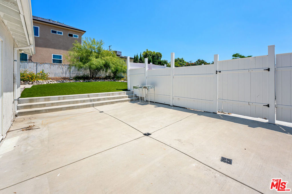 10360 Mcclemont Avenue Property Photo 24