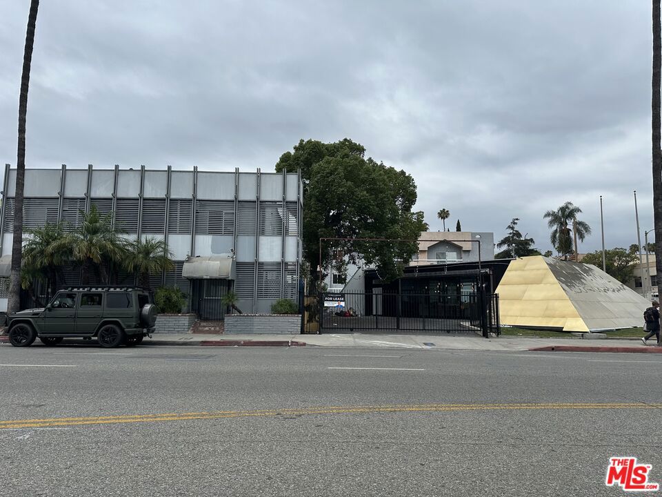 5051 Sunset Boulevard Property Photo 4